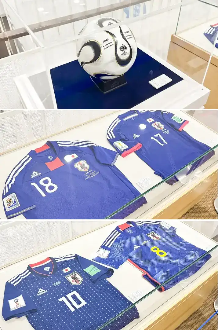 ボールとユニフォームの展示